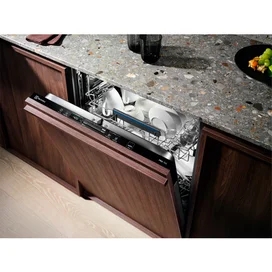 Встраиваемая посудомоечная машина Electrolux EEQ47210L фото #3