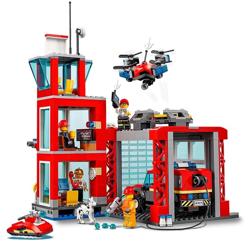 Конструктор LEGO CITY Пожарные: Пожарное депо 60215 - фото #3