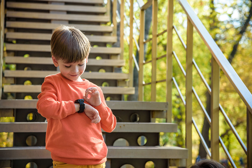 Как выбрать детские смарт часы - какие умные часы для ребенка лучше?