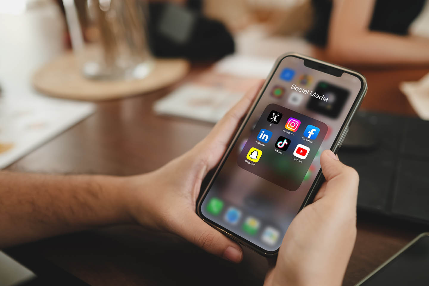 Apple выпустила новый iPhone 16e: замена iPhone SE и iPhone 14 Apple выпустила новый iPhone 16e: замена iPhone SE и iPhone 14