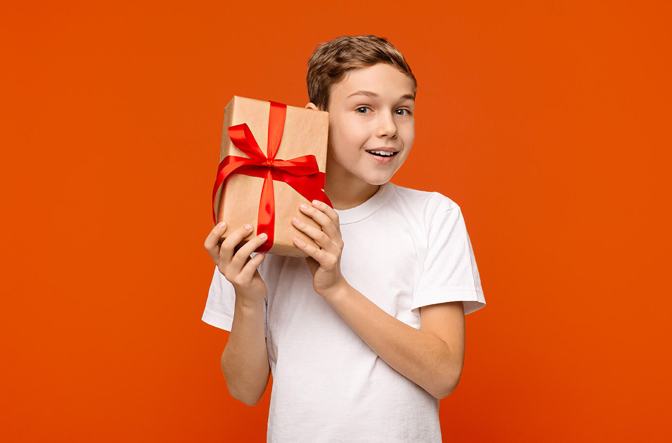 Как выбрать подарок брату-подростку: советы, которые помогут вам не ошибиться