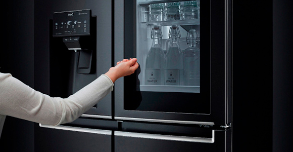 LG представил холодильник с голосовым управлением